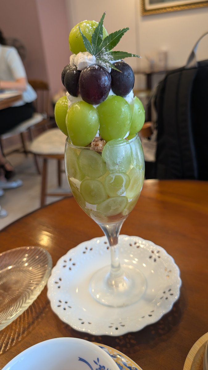Avin_sunfish's tweet photo. 宝塚RRR見てコーヒープリンスのパフェ食べて帰宅
一本物になってグレードアップしててめっちゃ良かった https://t.co/4wpXmZ5H7L