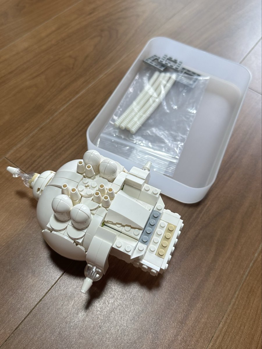 omo_protenas's tweet photo. 宇宙船パーツが足りず…
とりあえずロボットを作る。 https://t.co/1AmCpiOAxf