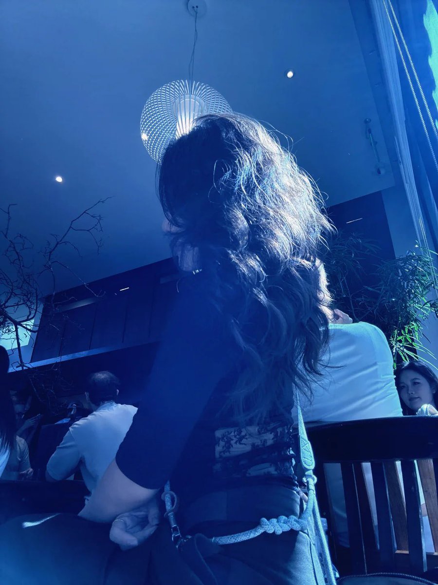 ChristinaCbqme's tweet photo. 岁月没有带走我的韵味  反而沉淀出了我成熟女人独有的从容与妩媚   这样的美  不只是漂亮   更像一杯慢慢品的茶  越看越有味道 #少妇 #成熟女人 #韵味 #气质 https://t.co/700MjrWNdL