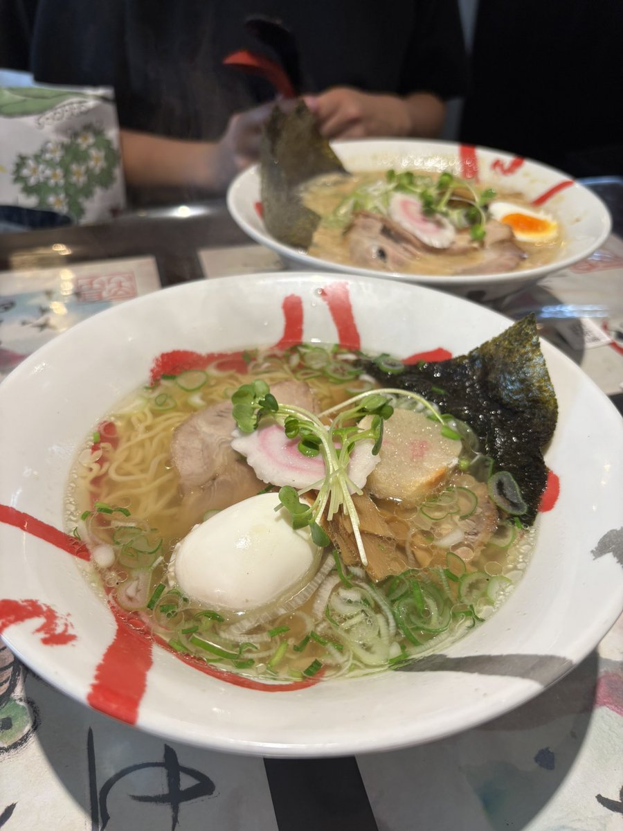 Spring_Sun01's tweet photo. 【函館3日目】五稜郭から、六花亭や白い恋人のスイーツ巡り。締めは函館名物塩ラーメン。たくさん食べました #函館 #六花亭 #五稜郭 https://t.co/sxr6JTusgT