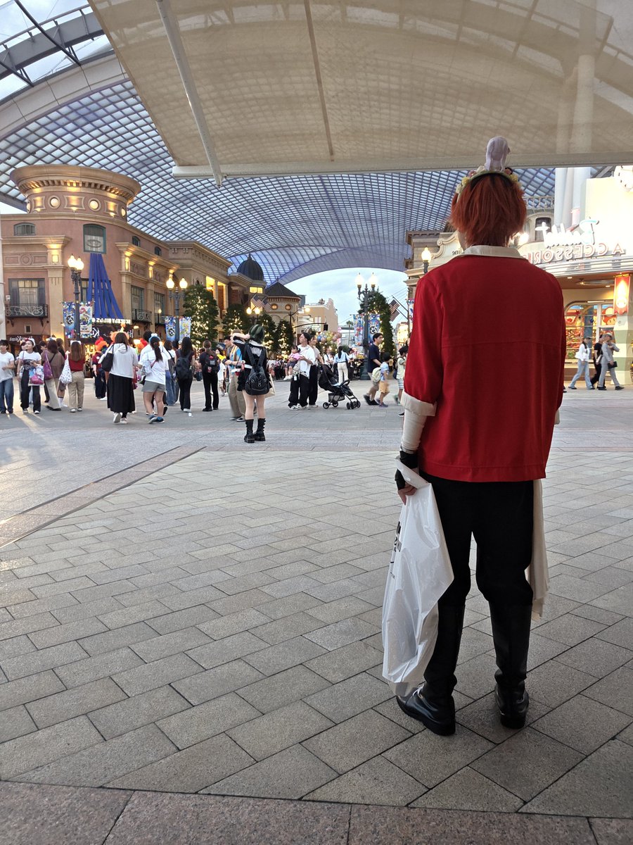 mike928315's tweet photo. 今からハロウィン本番なのに帰らなくちゃいけない…🥲︎
そして…今日もフリーレン、フェルン…会えなかった…😭 https://t.co/EyQj0bzNeO
