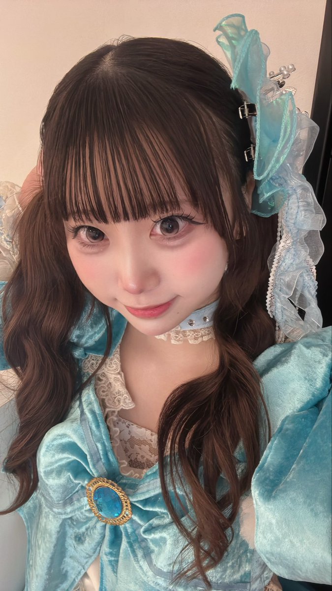 imfrom_sae's tweet photo. 浅草でのライブお疲れ様でした🩵

今日のこのヘアアクセサリーはるかままが作ってくれたよ！！
天才すぎるありがとうございます(⌯˃̶᷄ ⁻̫ ˂̶᷄⌯)♡ https://t.co/Ro8AeR5X2L