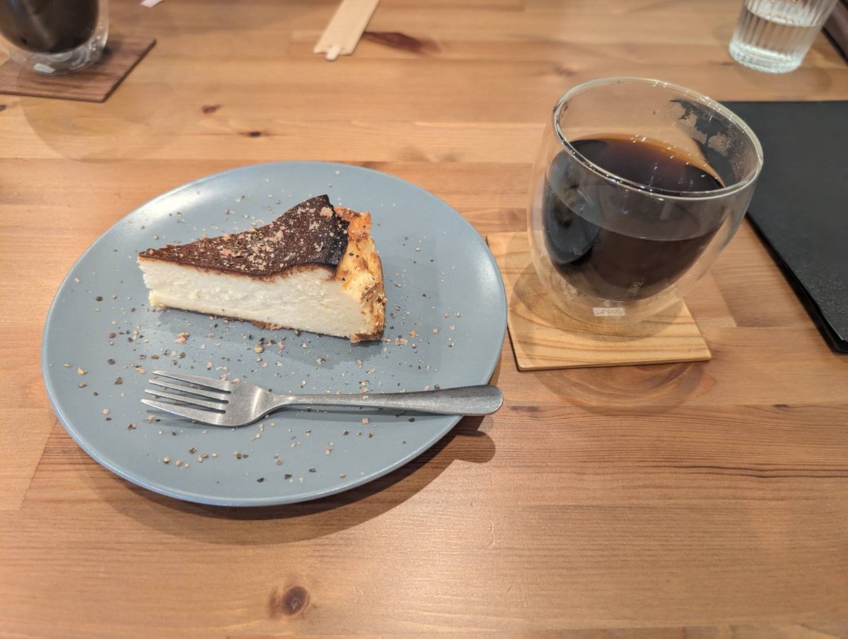 yagimoki's tweet photo. 本日、サークルの後輩がやってるカフェにお邪魔しました。
………居心地良すぎて、長居してしまったよ………。 https://t.co/u0rIe7RYD1