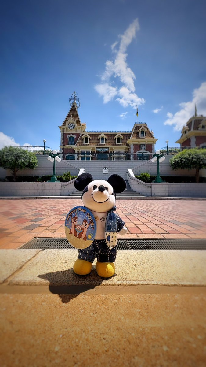 NemoLee0790's tweet photo. Happy 21st Anniversary 🏰
Hong Kong Disneyland 🇭🇰✨ https://t.co/SdxA5JSFMo