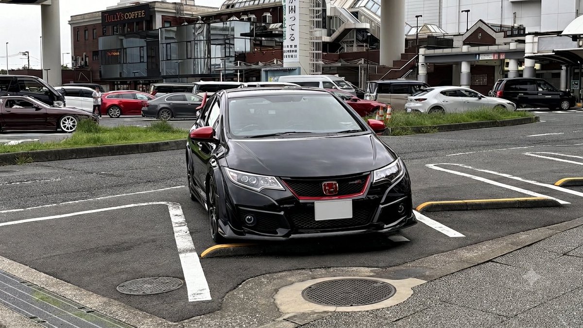 110Hdk's tweet photo. #FK2
#TypeR
今日の午後は病院で
体の定期メンテして
夕方久しぶりに気分転換🚗
雨降ってきたから軽く
流して帰宅🏠
路面濡れてるとよく
滑りますわ😅🛞
ひゃほぉぉぉおって笑 https://t.co/xFZS9AhBZw