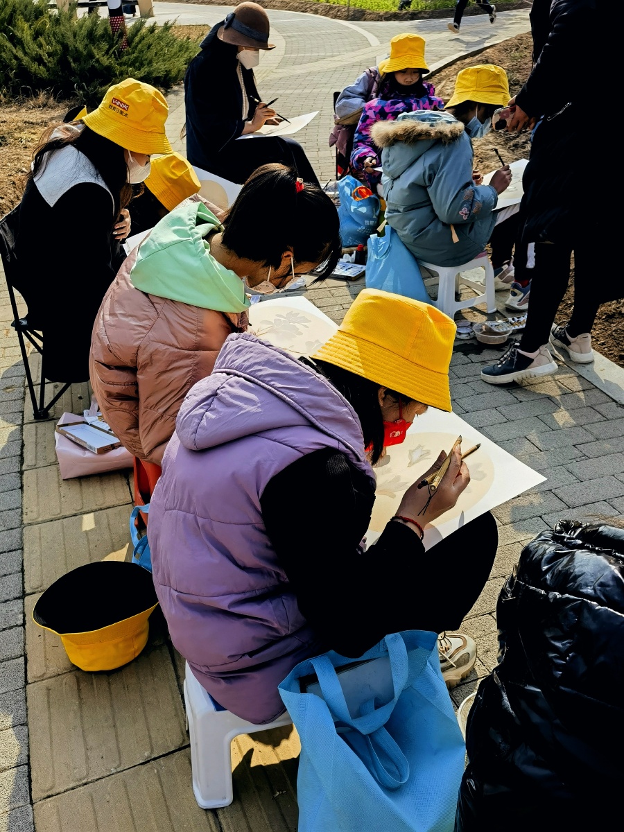 LymanHilo's tweet photo. [Este fin de semana, la Asociación de Arte Universitario organiza un taller de dibujo gratuito en el parque central! Ven a crear con nosotros, trae tus materiales y comparte momentos creativos!]， https://t.co/A2HKhRt0ES