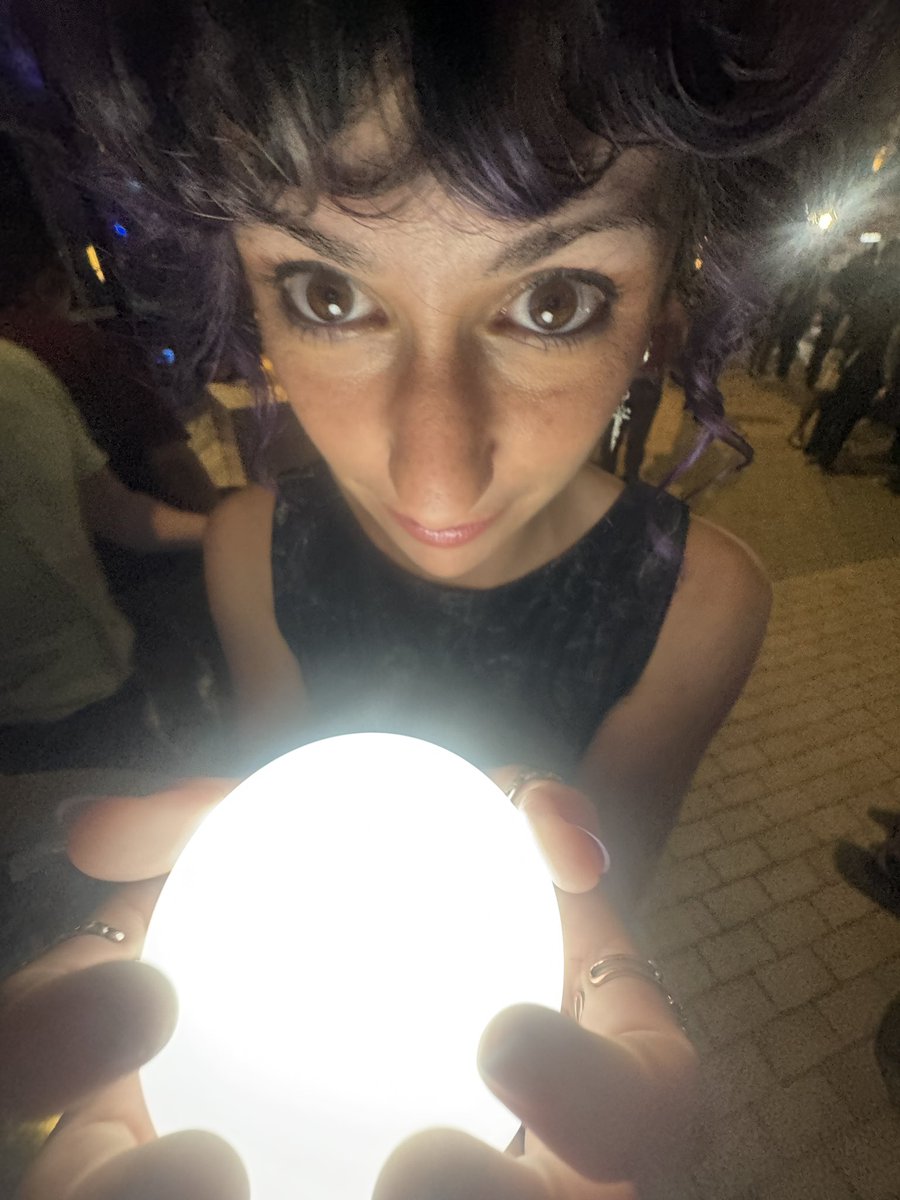 sydragosa's tweet photo. Pondering the orb #thenightbefore #blizzcon #vidcon #sydcon https://t.co/fg7ziWDT7g