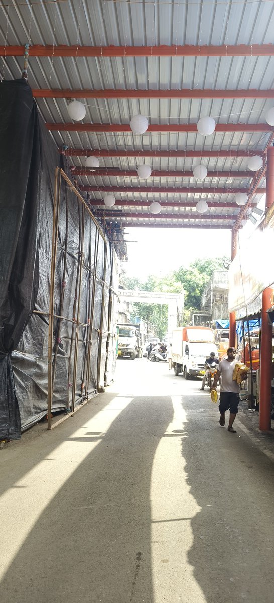karanSinghiyc's tweet photo. Heavy soil trucks have been constantly moving on Manchhubhai Road for the past 3 days causing massive traffic jams 
​Urgent request to deploy traffic officer at the Manchhubhai Road junction near Bharat Hotel to manage the heavy congestion. @MTPHereToHelp @SiddharthAtWork https://t.co/ksNwTbTJz1