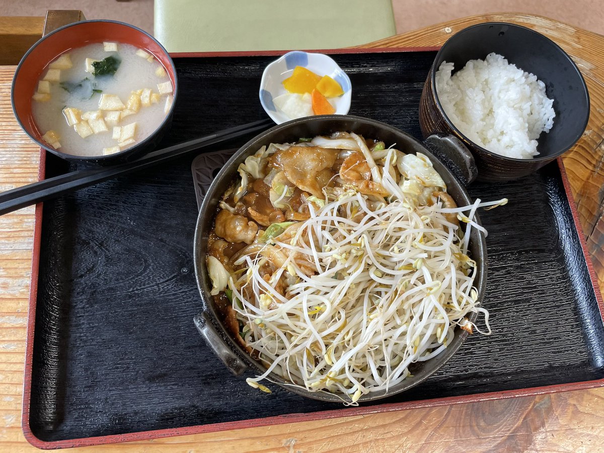 kimipon2012's tweet photo. お昼は名物の
チャンポン入りホルモン✨

美味しかったです👍 https://t.co/CTbpTSLVaE