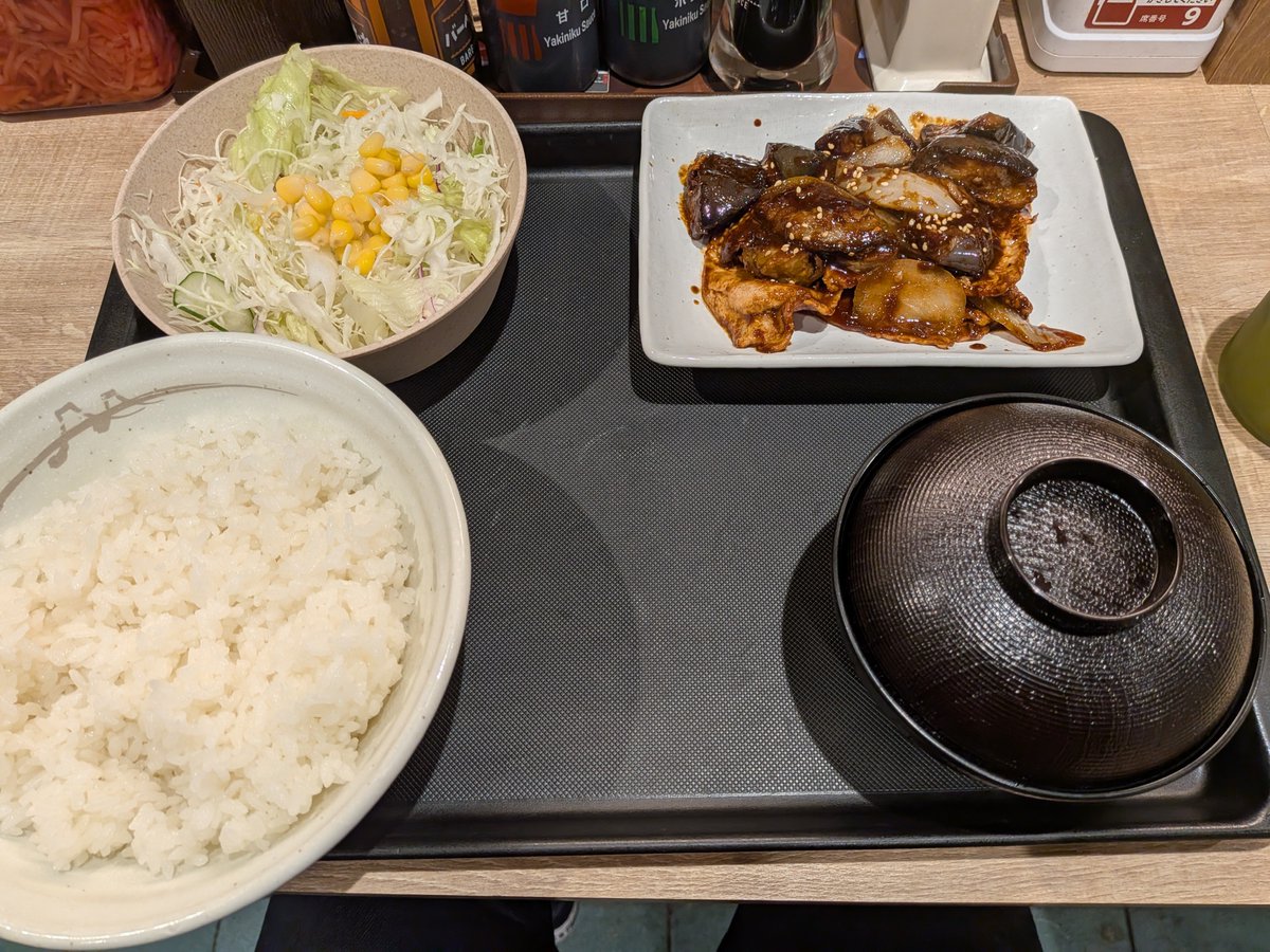 underbar_2ch's tweet photo. 松屋の豚と茄子の辛味噌炒め定食で晩ご飯！🤤 https://t.co/xjnaCTcWKe