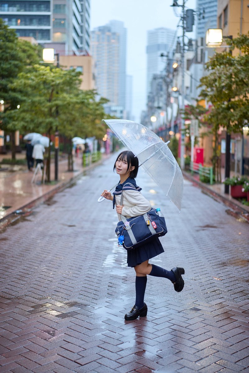 chocolumi_mashi's tweet photo. 雨と制服も合う☔ https://t.co/RD6TvoB3uJ