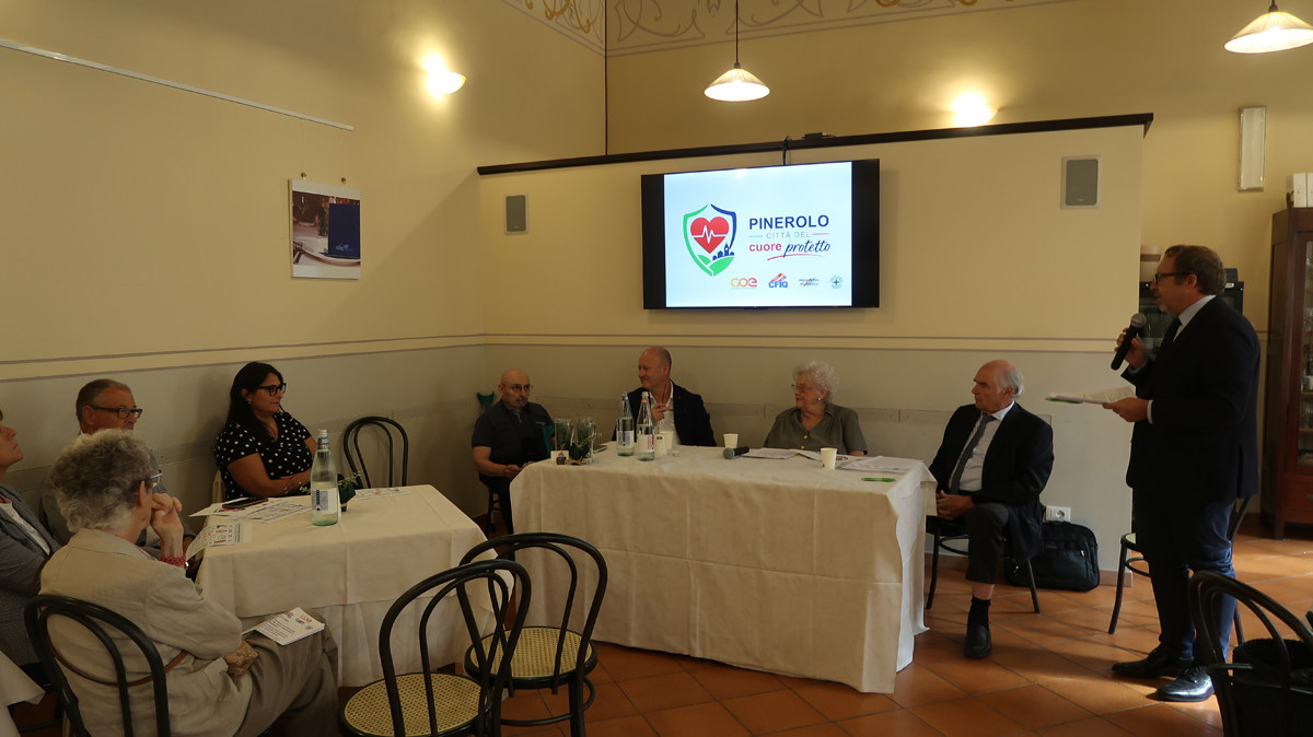 AnpasPiemonte's tweet photo. #ANPAS: Formazione sanitaria, prevenzione e una rete capillare di #defibrillatori. Nasce con questi obiettivi “Pinerolo, Città del Cuore protetto”, il progetto promosso dal Consorzio CPE insieme a Croce Verde #Pinerolo, CFIQ e Prosystem Miomedico.
https://t.co/c11pM3SrAS https://t.co/sfAWzM6tbI