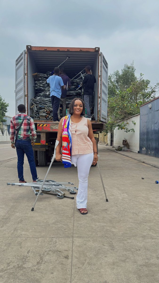 PriscaEfomi24's tweet photo. Le conteneur est enfin à Kinshasa ! Nous sommes en plein déchargement. Merci à tous pour votre soutien ❤️ Prochaine étape : la descente sur terrain. Continuez à nous accompagner !

📞 083 995 8511 https://t.co/3UQc5DS7Ir