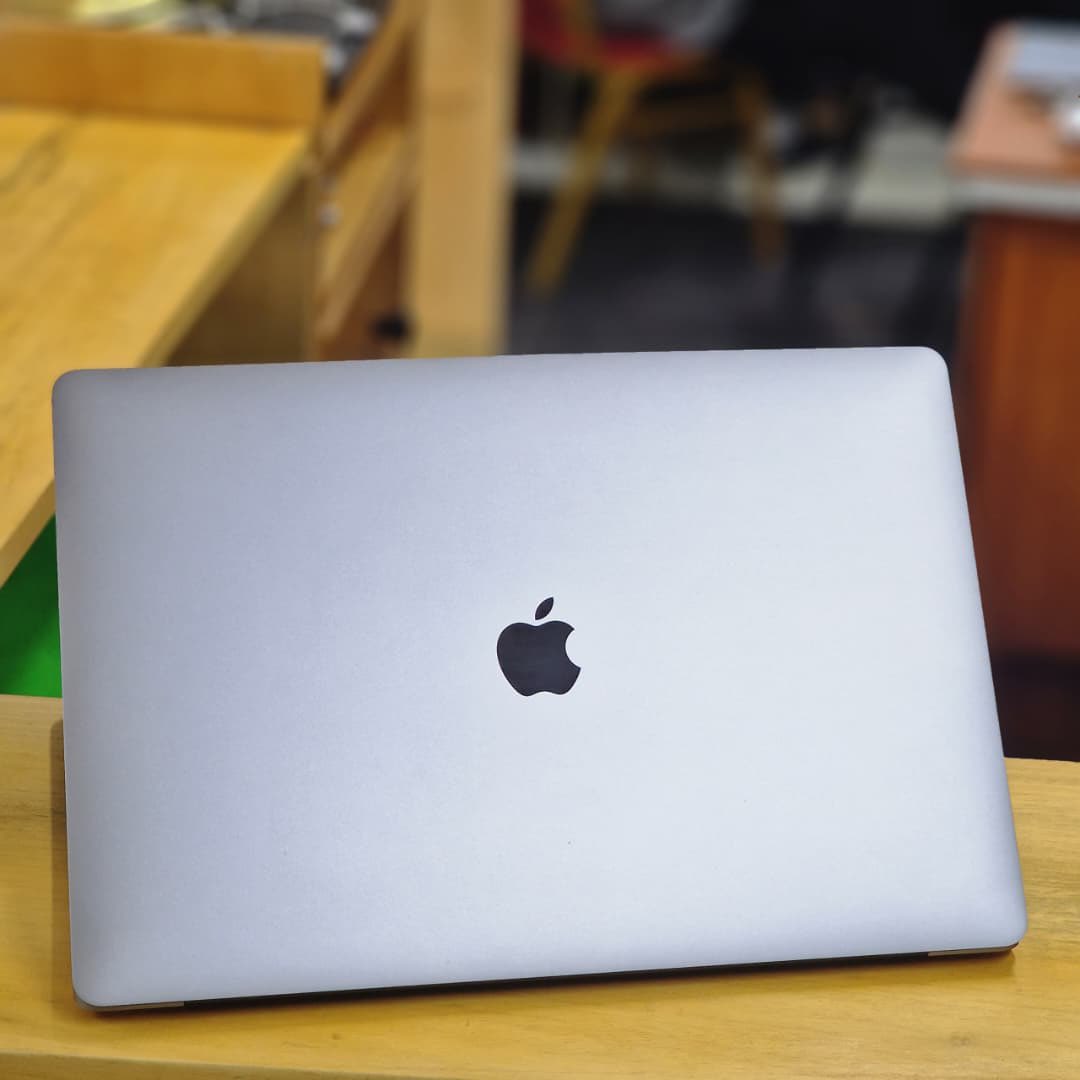 PassiTronics's tweet photo. 🔥 MacBook Pro 16” Retina – 2019

💻 Core i7 6 cœurs | 16 Go RAM | 512 Go SSD
🎮 Radeon Pro 5500M 8 Go
✨ Écran Retina 16” – 3072×1920
⌨️ Touch Bar + Touch ID
🍎 macOS Sonoma

✅ Excellent état de fonctionnement

Prix : 500.000 Fcfa

📩 Disponible au 691 24 97 04
Douala https://t.co/Yw1H98tmsU