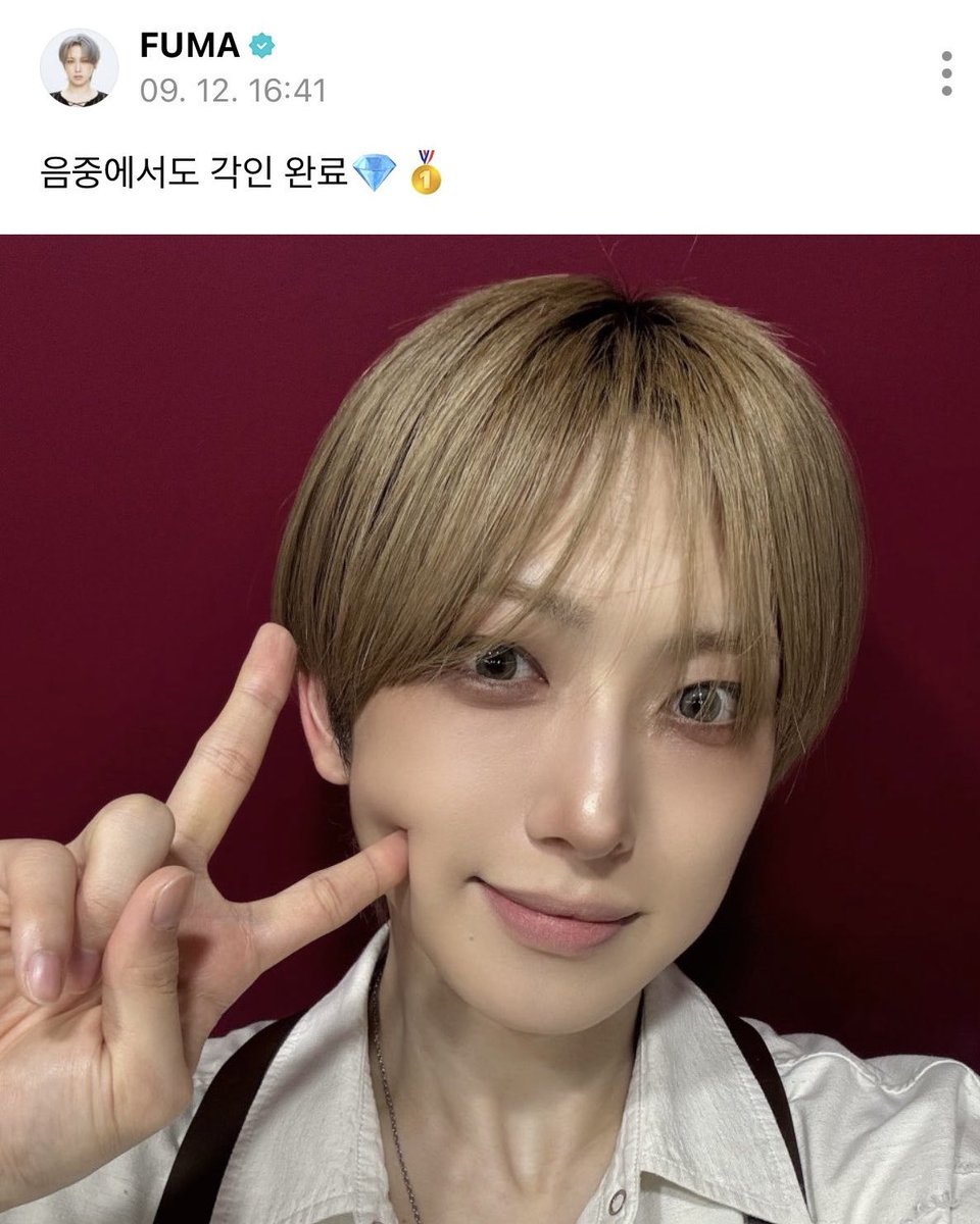 sowhatwoozzazee's tweet photo. 하진짜 웃겨서토함   제보받앗는데
태민 1위했다고  훔군이 왼팀 위버스 포스트에 자기얘기하면서 💎샤이니 이모지랑 🥇 1등 메달 올렷네 시발      학생그만해 https://t.co/bMYJzDMskg