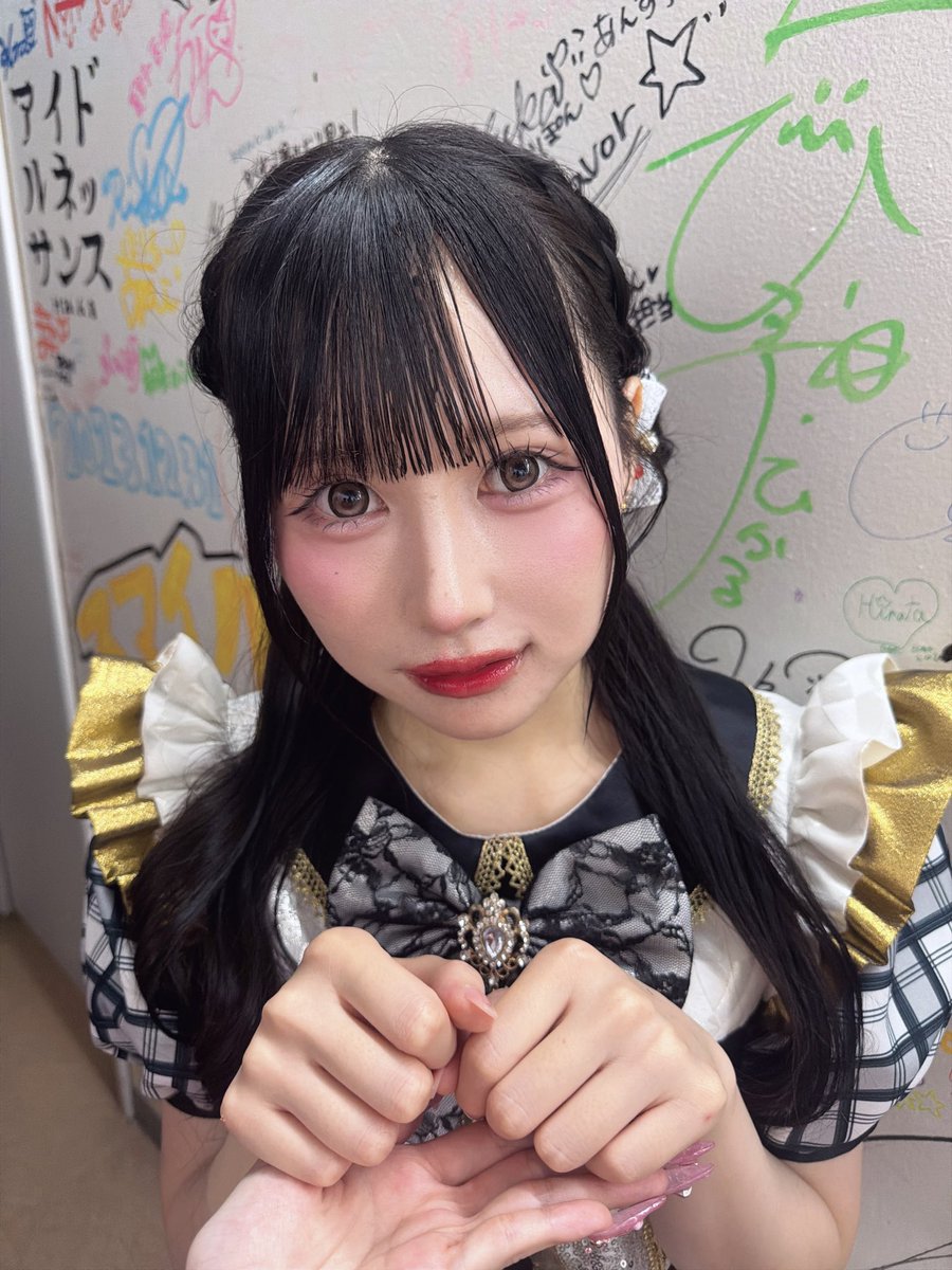 ReIDOL_nana's tweet photo. 本日、AKIBAカルチャーズ劇場にて、『Hello,World! Vol.8』さんに出演させていただきました🙇🏻♀️
そして、今回はRe:IDOLの持ち曲全てを披露させていただきました!これからもっともっとみんなが楽しんでもらえるようなパフォーマンスを目指して頑張ります!
明日も朝から頑張ります✊🏻
#対バン #reidol https://t.co/FHngnq8vRV