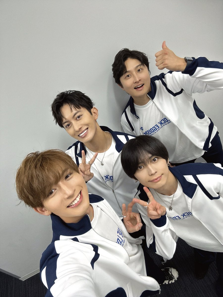 kutisyu's tweet photo. #ブルステ #エピ凪
Blu-ray発売記念キャストミニイベント

ご来場頂いた皆様、
誠にありがとうございました！⚽️

エピ凪期間のあの日々が、たくさん蘇ってきて改めて、御影玲王を演じれて幸せだったなと。感謝です。

僕の宝物が、皆様にとっても、
かけがえのない宝物で在り続けますように。 https://t.co/wAhmI7bpXm