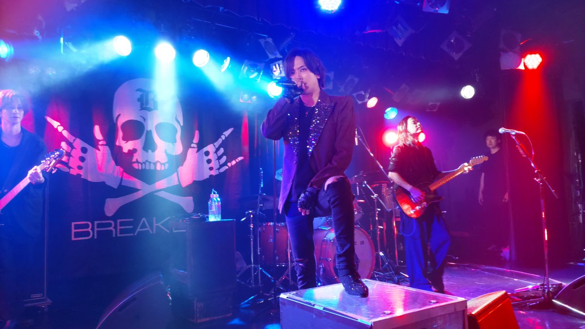B_R_DIE's tweet photo. 大阪ライブ、GOのアルバムの曲達はやっぱり最高で、久々のDestructionが最高過ぎました。
撮影曲もWE GOでGOなライブでした。
近すぎてほぼDAIGOさんしか撮れず。
20周年の話もあって来年の活���が楽しみ過ぎる。
#BREAKERZ
#RETURNZ https://t.co/t1HTGpTkrS