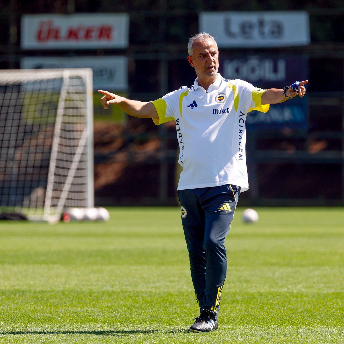 demarkesports's tweet photo. İsmail Kartal, takımının başında. https://t.co/3DMzMReeKM