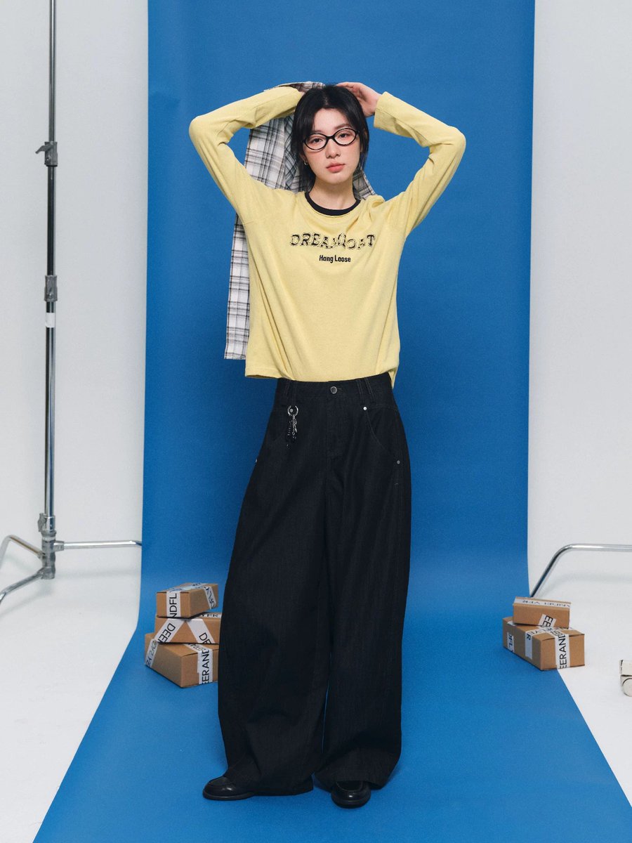oldlaundry_mag's tweet photo. 하이라이즈로 허리를 세우고 그 아래로 넓게 떨어지는 와이드 실루엣.

🔍 DEER&amp;FLYER
✦ Relaxed Wide Leg Denim Pants
🛒 ₩99,000
🔗 https://t.co/bE90w50wqY

#oldlaundry_mag #deerflyer #oldlaundry https://t.co/HmLq3vt8XB