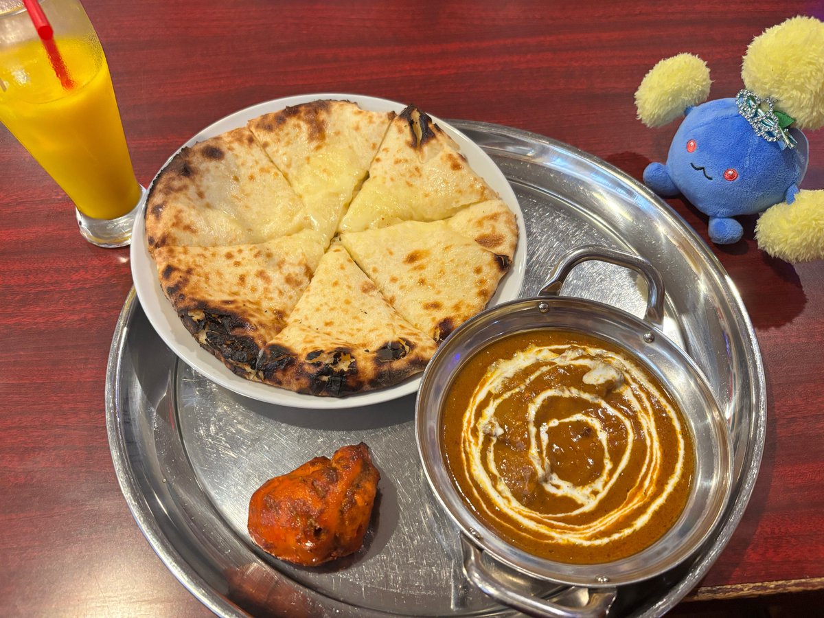 macyu999's tweet photo. 便乗してインドカレー屋さんでご飯🍛

チーズナン食べたらほぼ中身チーズ！
ピザ屋さんのチーズピザより入ってるんじゃない？ってくらい、チーズ祭り！！

ずっしりハッピー胃もたれ！！ https://t.co/G16zBissrv