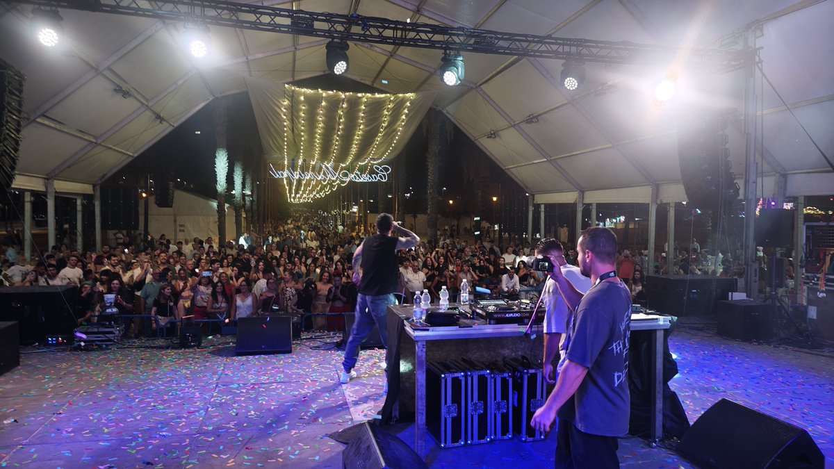 AytoLucena's tweet photo. 📸 Ayer la Caseta Municipal se llenó de música con el arte de María de la Colina, la voz de Tete Pineda y la energía de José de Rico.

Y así finalizamos hoy cinco días de #FeriaDelValle:
🎤 17:00 h — Los Cenacheros
🎤 19:00 h — Vinilo 8.0
🎤 22:00 h — Javi Medina https://t.co/NqQ2uTe4BQ