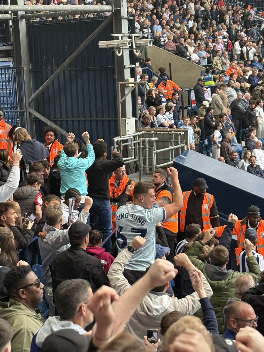 Pritchy2477's tweet photo. I have no words 

#wba https://t.co/lizopxBDzb