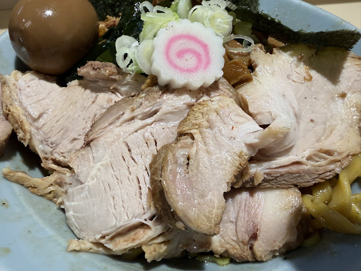 imachiyo's tweet photo. 2026 9/12
二丁目ラーメン 油そばDX1600円

今月末に閉店するとんかつ赤城さんへいったのだが・・・
土曜日だったよね大行列
ここまできたのなら二丁目ラーメンへ😅
今日は油そばDXで🍜 https://t.co/ASGtuSmY9N