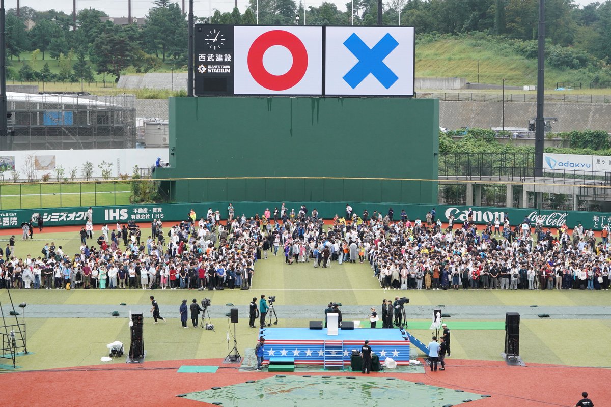 ultraquiz_4ntv's tweet photo. 大熱狂のうちに幕を閉じた昨日の国内予選🔥 

新MC・櫻井翔さんの「ニューヨークへ行きたいかー？」の
掛け合いで、会場の熱気は最高潮に🗽

そして、待望の放送日は【来年1月1日＆2日】の２夜連続に決定！
熱き戦いの模様をお楽しみに！

 #ウルトラクイズ https://t.co/E9j6NDxbYu