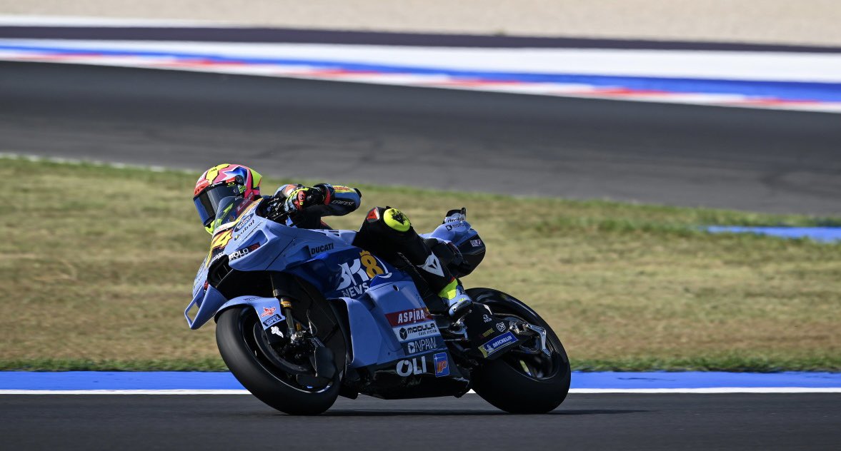 mlito13's tweet photo. #SanMarinoGP 🇸🇲 #Q2 #MotoGP @circuitomisano 🏁
1️⃣ @Marco12_B #MB72 🇮🇹
2️⃣ @marcmarquez93 #MM93 🇪🇸
3️⃣ @Aldeguer54 #FA54 🇪🇸
#MisanoGP https://t.co/W7CTsTQuG9