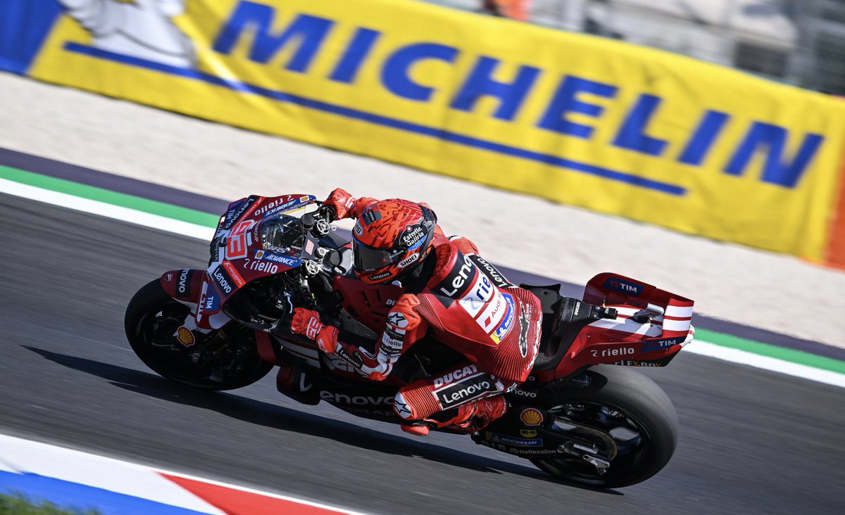 mlito13's tweet photo. #SanMarinoGP 🇸🇲 #Q2 #MotoGP @circuitomisano 🏁
1️⃣ @Marco12_B #MB72 🇮🇹
2️⃣ @marcmarquez93 #MM93 🇪🇸
3️⃣ @Aldeguer54 #FA54 🇪🇸
#MisanoGP https://t.co/W7CTsTQuG9