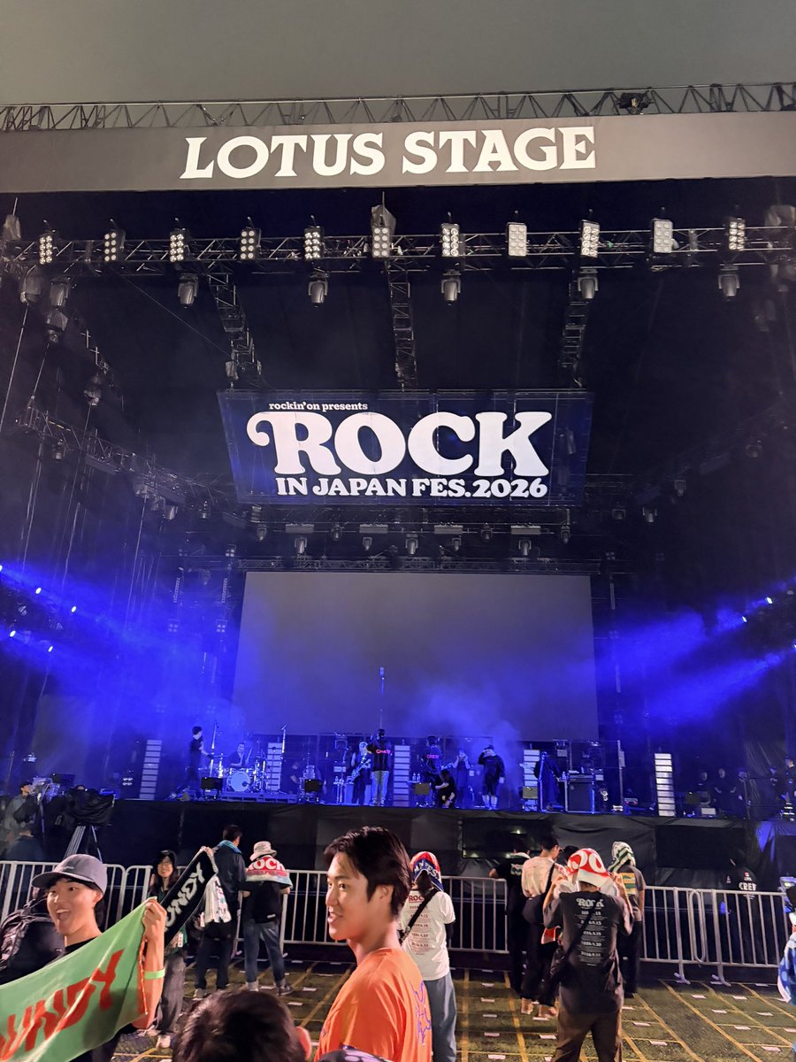 kardamon_vaws's tweet photo. ロッキン前方エリア　ドセンきた！！
テンション上がりすぎてやばいねぇこれは。
#ロッキン2026
#vaundy
#vaws https://t.co/tLBVLalrqk