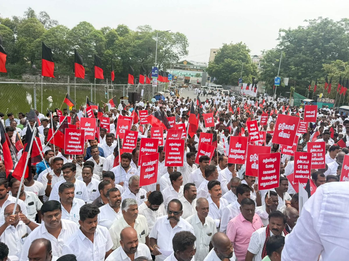 RafikDMK's tweet photo. சட்டமன்றத்தில் முதலமைச்சர் அவர்களின் ஆணவப் பேச்சைக் கண்டித்து, நாமக்கல் கிழக்கு மற்றும் மேற்குமாவட்ட திமுக சார்பில் மாபெரும் கண்டன ஆர்ப்பாட்டம் நடைபெற்றது.

இந்த ஆர்ப்பாட்டத்தில் கலந்துகொண்டு, ஜனநாயக மாண்புகளை மதிக்காத ஆணவப் பே��்சிற்கு எனது கடும் எதிர்ப்பை பதிவு செய்தேன். https://t.co/4PDmzIfHht