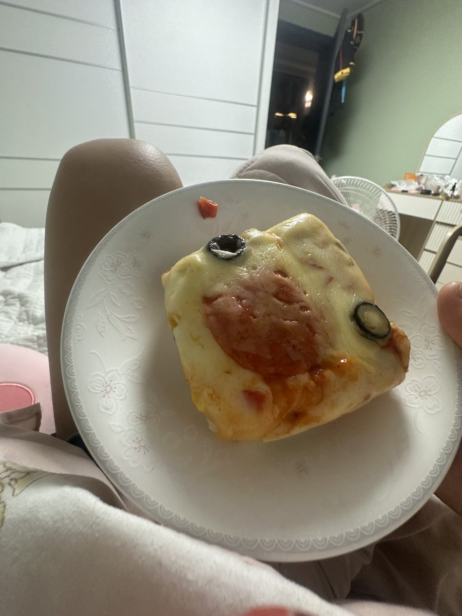 Sssujmh's tweet photo. @yoiioo00 오늘내가머근거
로마떡
피자설기 https://t.co/RugZEAcNji