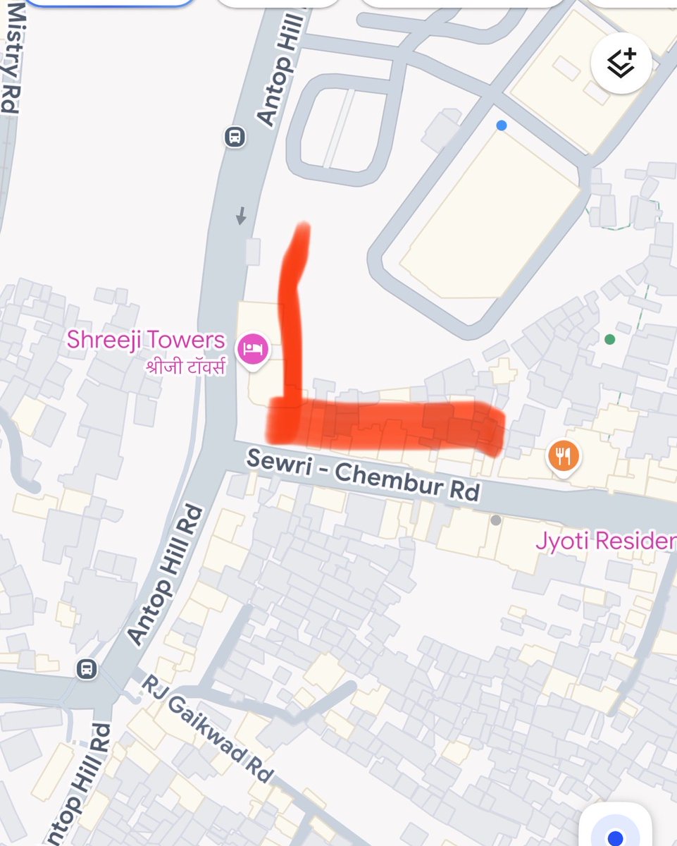 pranaycdixit's tweet photo. @OfWadala @CMOMaharashtra @mybmc @mybmcWardFN Infra n encroachment is joke , bad bureaucracy at it best Sewri Chembur’s rd both side hawker n bike car park illegally , pls travel on rd 45min for 2 km need 10 feet encroach pull out urgently  @mybmcWardFN  not doing anything @AshwiniBhide @nitin_gadkari @CMOMaharashtra https://t.co/LNW3J3R5eF