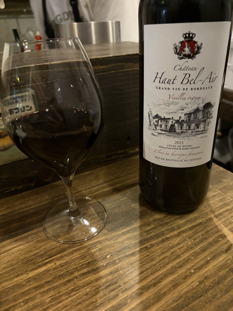 mororo_kon's tweet photo. サイゼ以外のワイン初めて飲む https://t.co/EljgSdv30A