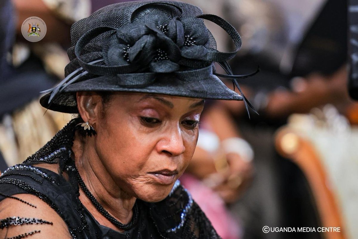 FrankTumwebazek's tweet photo. Its SAD, but stand firm our Queen Mother Akiiki. As friends of Oyo we shall Keep with you. We share your Pain... God gave u King Oyo and he has chosen to take him to reign with him in his bigger Kingdom where peace dwells forever ( no quarrels,no bitterness). We have faith and truly believe that His Majesty Amooti Oyo is in heaven because of his deeds. He worked for nothing personal but for the common public good..He worked all for humanity; He cared about a Ensinganto ( youth), Tourism, Environment etc.

May the Angels receive him!