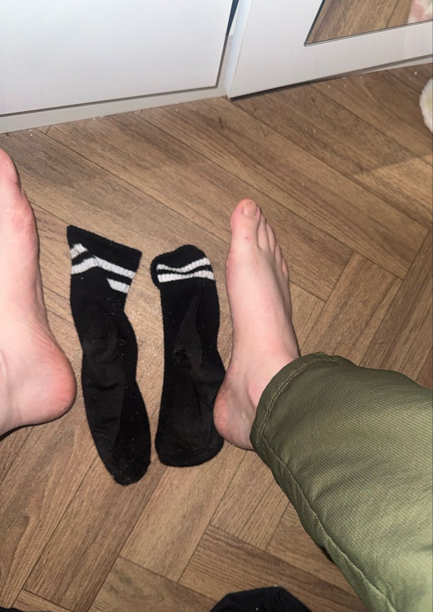 MasterCal00's tweet photo. Feet were that sweaty they tore the socks open…. 👣 https://t.co/2H4KdKdd05