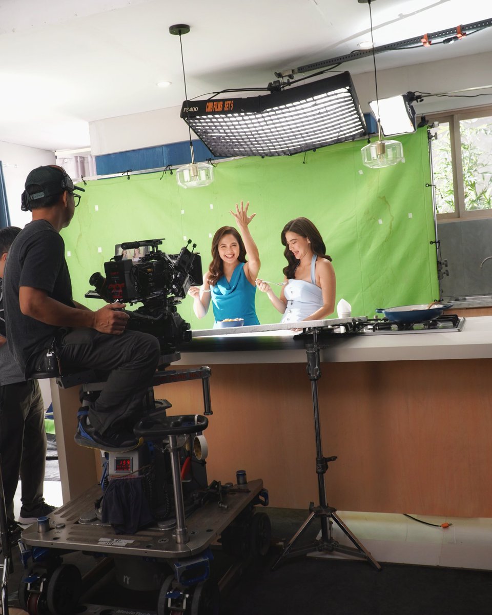 officialjudayph's tweet photo. Double the fun at kulit with Judy Ann Santos and Anne Curtis! ❤️🩵

#JudyAnnSantos #AnneCurtis #CocoMama https://t.co/inpWkdXyBQ