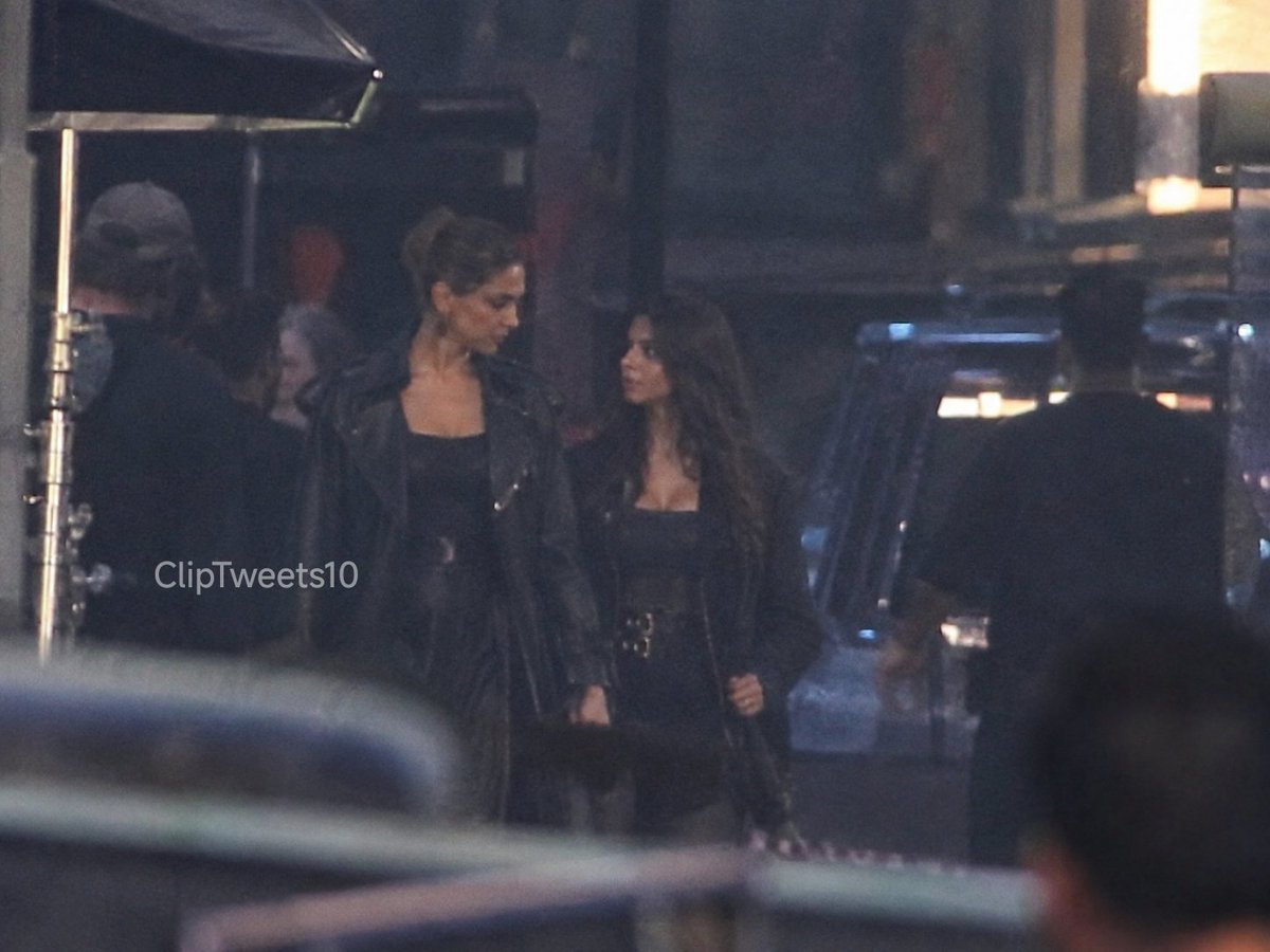 ruhi_srkain's tweet photo. 🚨 Another #king leaked 

Deepika padukone and suhana khan of the set of king https://t.co/wRuu9wRGh9