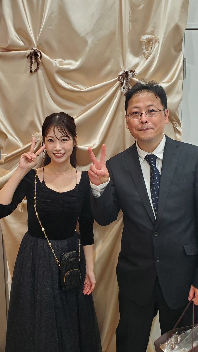 Rh97relDLZ70072's tweet photo. 昨日に引き続き、朝長美桜さんがプロデュースしているアパレルブランドの展���会に行って来ました🎵
どれも可愛く、リーズナブルな価格でつい予算オーバーしちゃいました🤭
普段着の美桜さんを見るのも初めてで、可愛らしかったです😊
#朝長美桜 https://t.co/yhB75DJjrr