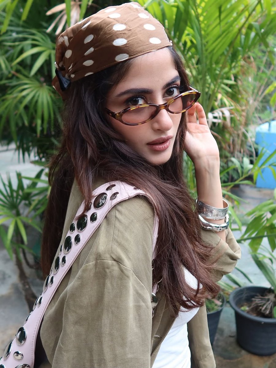 waleedmustafa_'s tweet photo. Sajal Aly offers a glimpse of her charming Paris escape, filled with scenic views, delicious food and unforgettable Eiffel Tower moments.
#SajalAly #ParisDiaries #ParisTrip #EiffelTower #ParisVibes https://t.co/WHXFk495D9