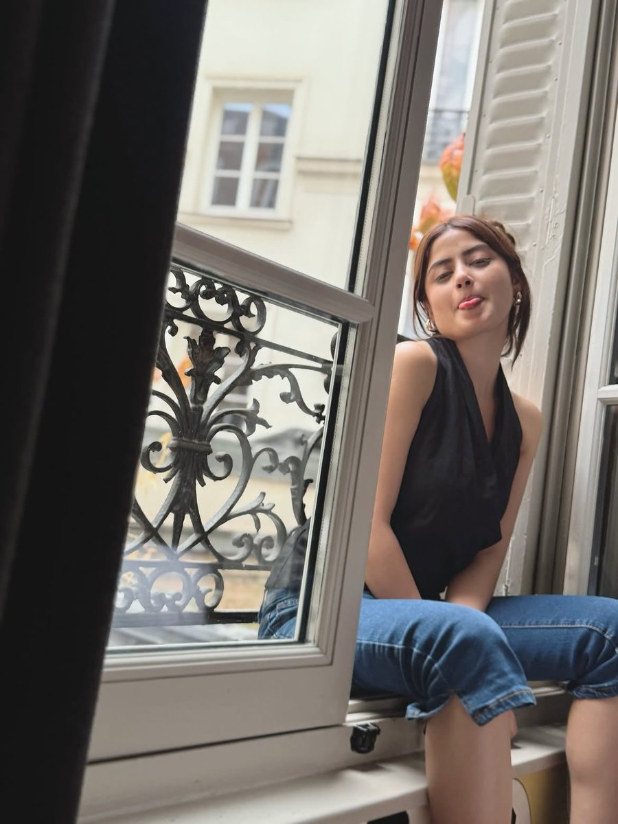 waleedjuttchand's tweet photo. Sajal Aly is making the most of her Paris getaway, taking in the beautiful streets, tempting cuisine and breathtaking Eiffel Tower views.
#SajalAly #ParisDiaries #ParisTrip #EiffelTower #ParisVibes https://t.co/5swiddK20a