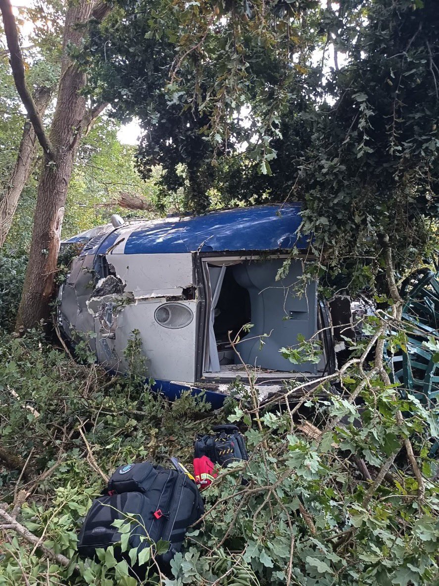 goeland_gr's tweet photo. Déraillement de train. Acte de malveillance ? Dans 3..2…1  Célérus !!! #train #deraillement #Rouen #Cleon https://t.co/be9LOjVPpU