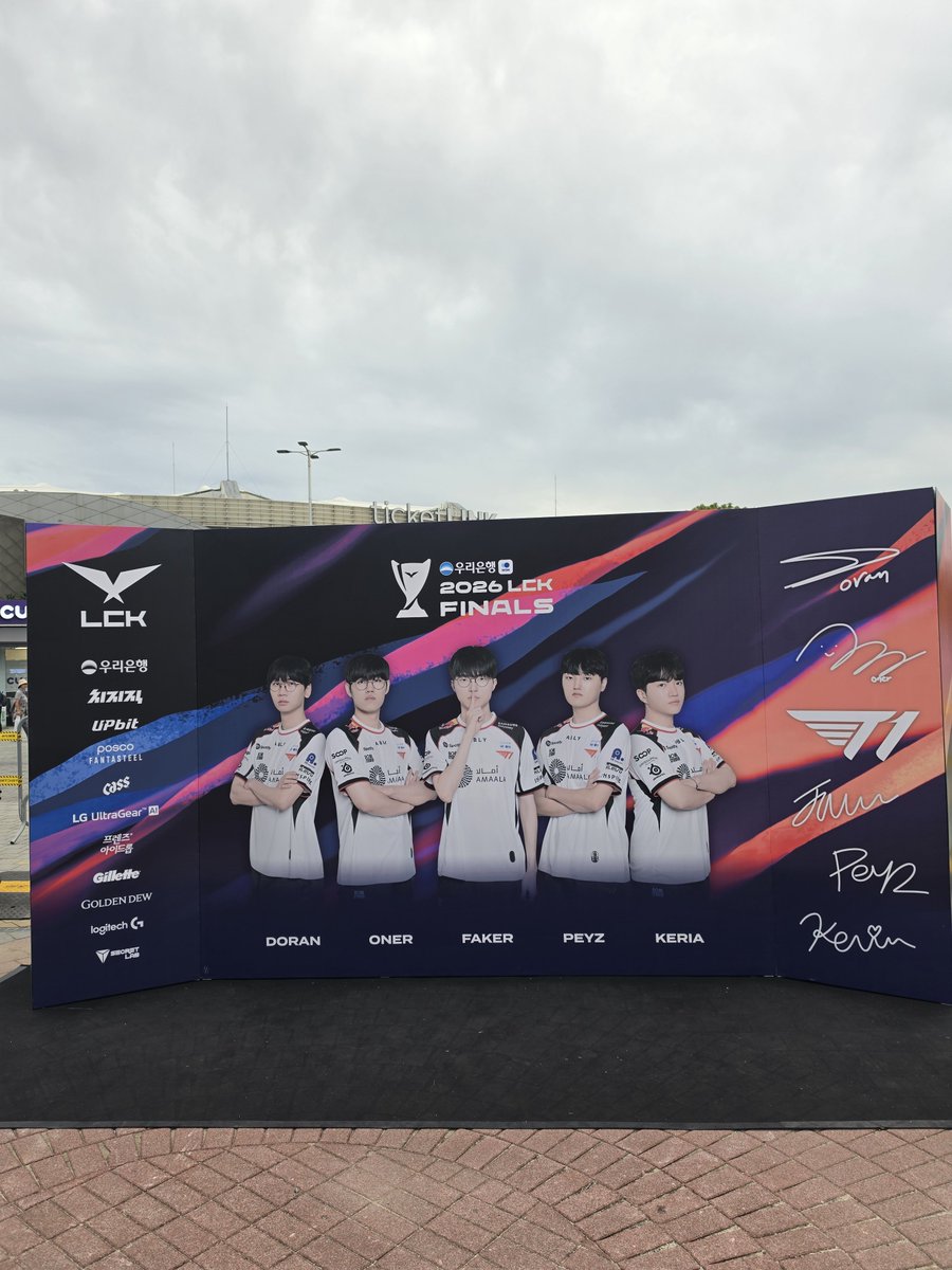 maifieryice's tweet photo. I will always believe in you. I am your fan so I will be with you in your highs and in your lows. Let's do our best in Worlds 🥹🍀 https://t.co/eT4DE4984v
