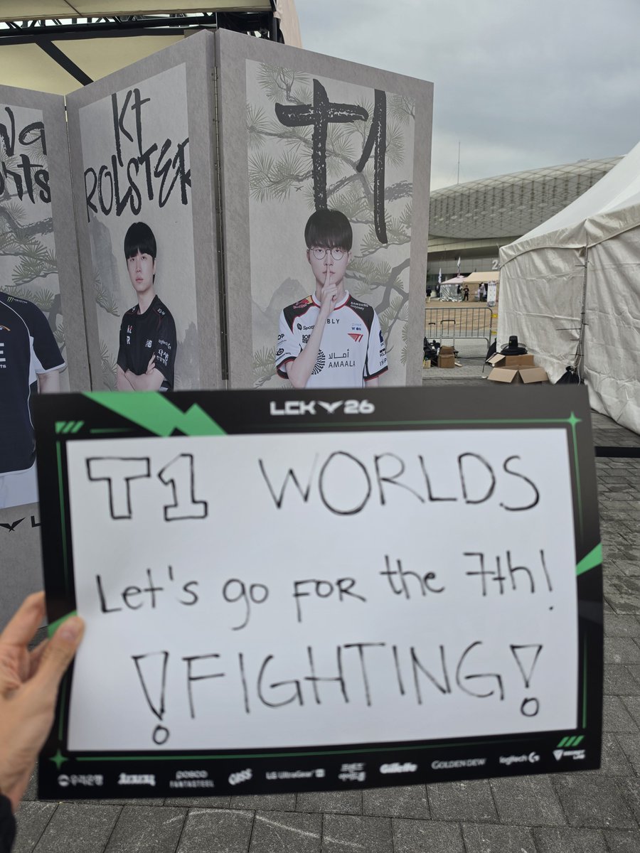 maifieryice's tweet photo. I will always believe in you. I am your fan so I will be with you in your highs and in your lows. Let's do our best in Worlds 🥹🍀 https://t.co/eT4DE4984v