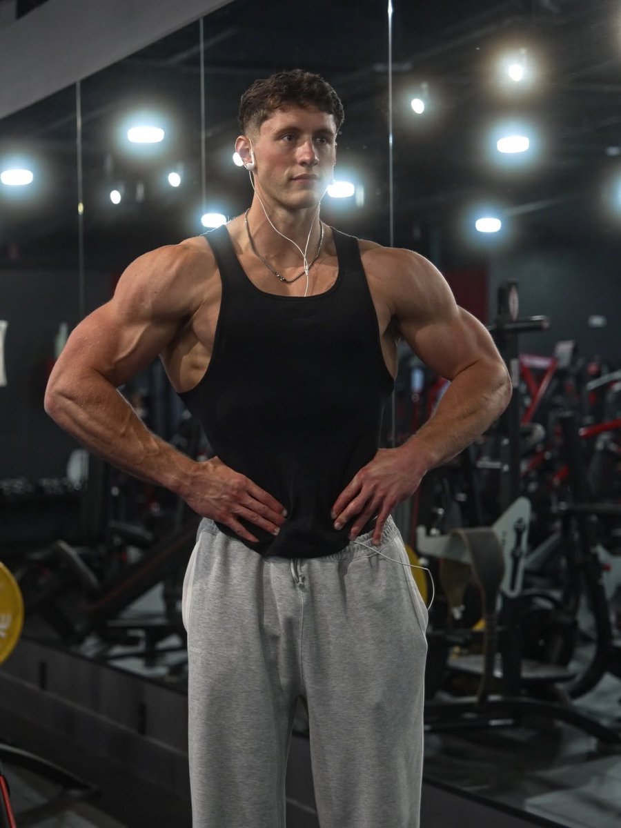 brianwallac6pih's tweet photo. Here’s my shoulder secrets —>

1) Shoulder Microdosing throughout the week. 3 sets of shoulders 5-6 days a week in the middle of each of workouts. At a 7/10 RPE
2) On Push days focus on cable  shoulder flys and shoulder press
3) Don’t neglect the rea... https://t.co/BCjArIHrvf