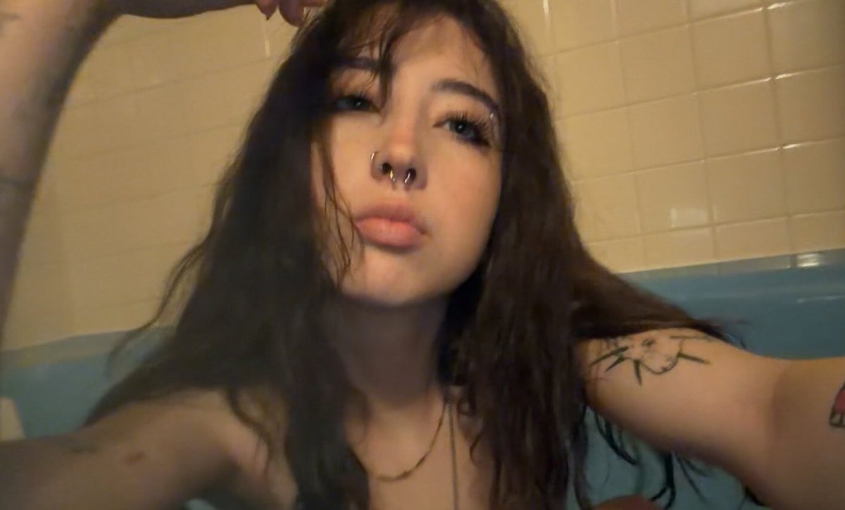 skyevoidangelz's tweet photo. Don’t tempt me unless you mean it🫦 https://t.co/GvrWEX3xvN