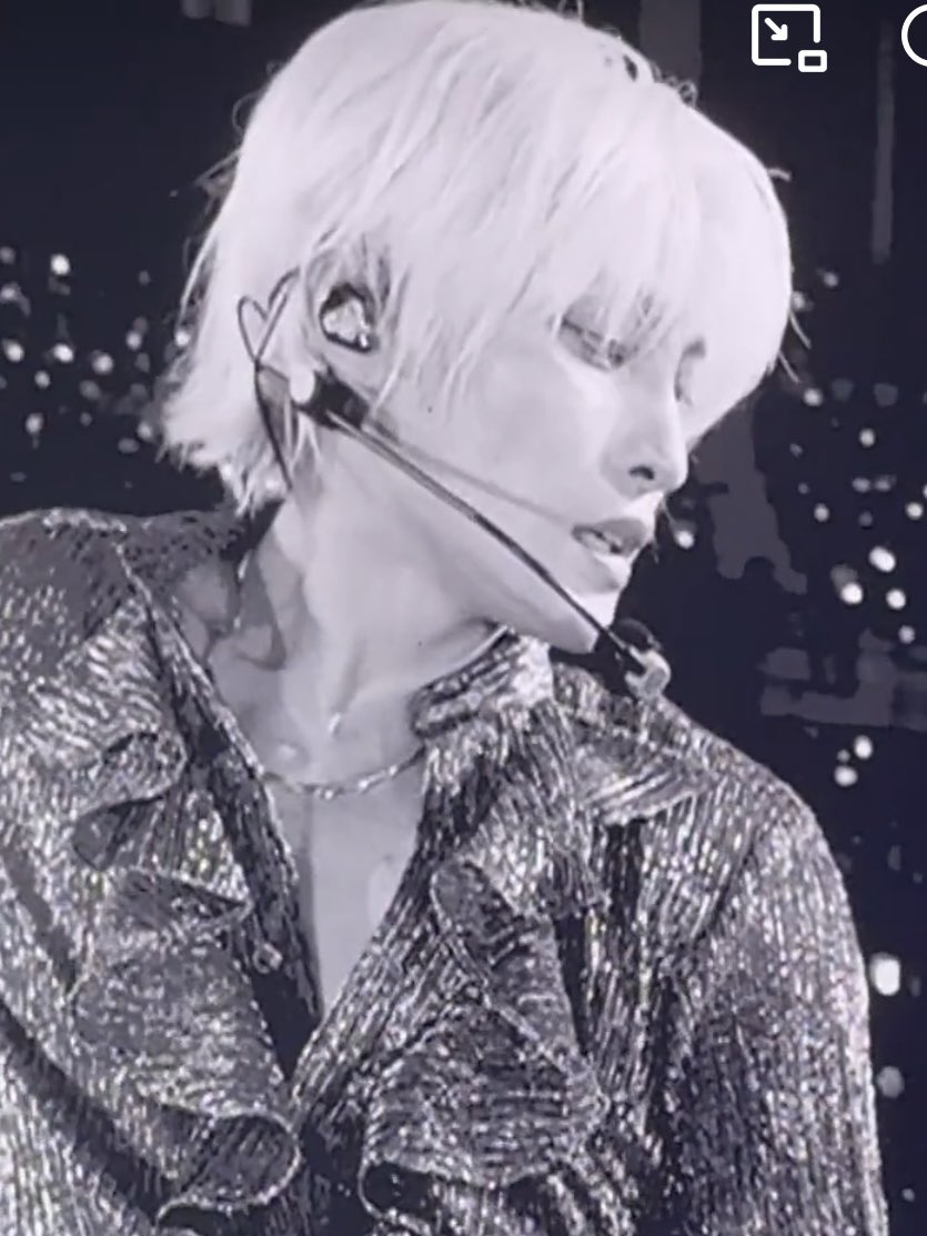 yanqgf's tweet photo. excuse me. https://t.co/lfapPbHbbo