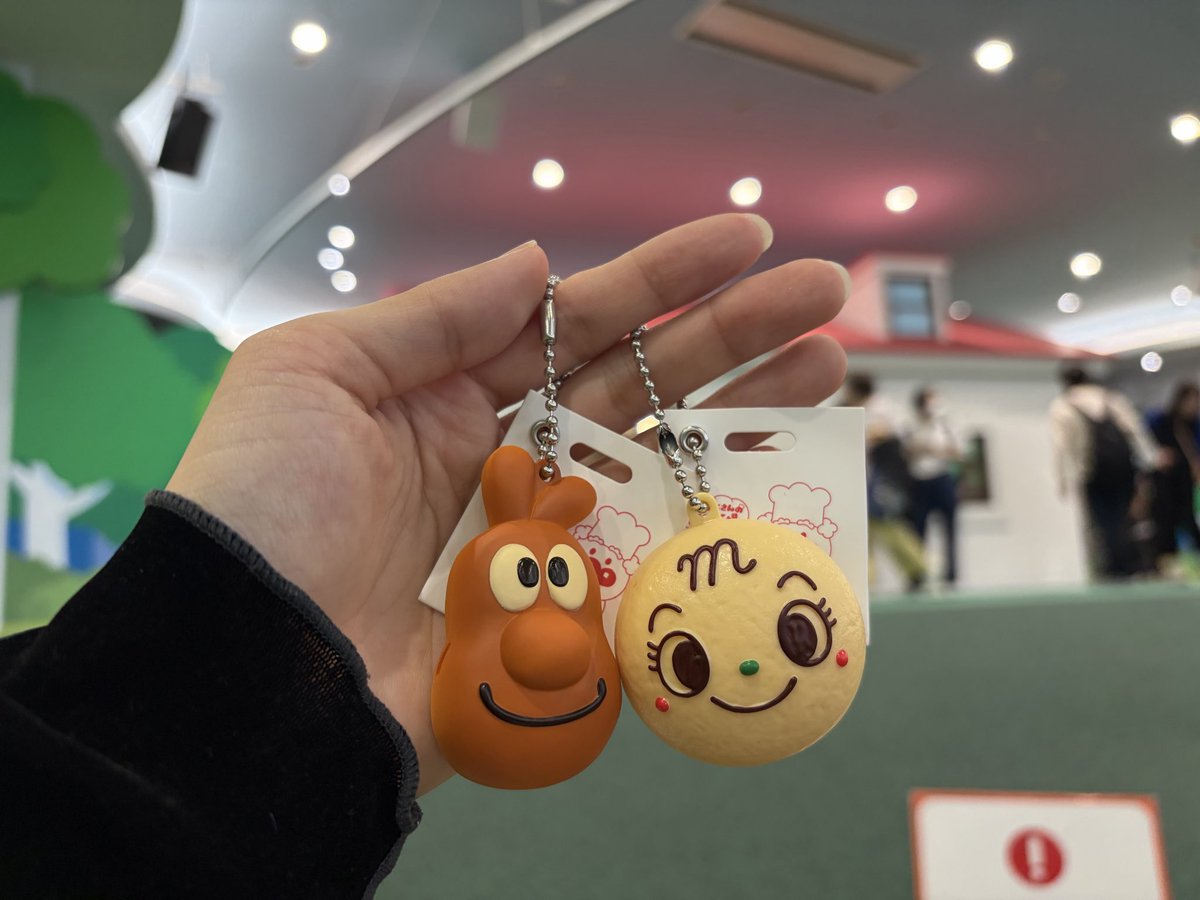 kawaii_pick's tweet photo. そして昨日はなぜか大人だけでアンパンマンミュージアムへ…
ミュージアム限定のパンマスコットが可愛くて買ってしまいました🍞🥐 https://t.co/v8JJ5AgFZz